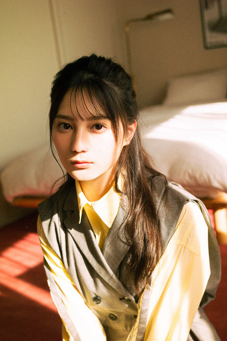 📸 画像：『blt graph.vol.100』（東京ニュース通信社刊／撮影：細居幸次郎）｜日向坂46 小坂菜緒、多彩な表情を丁寧に切り取る