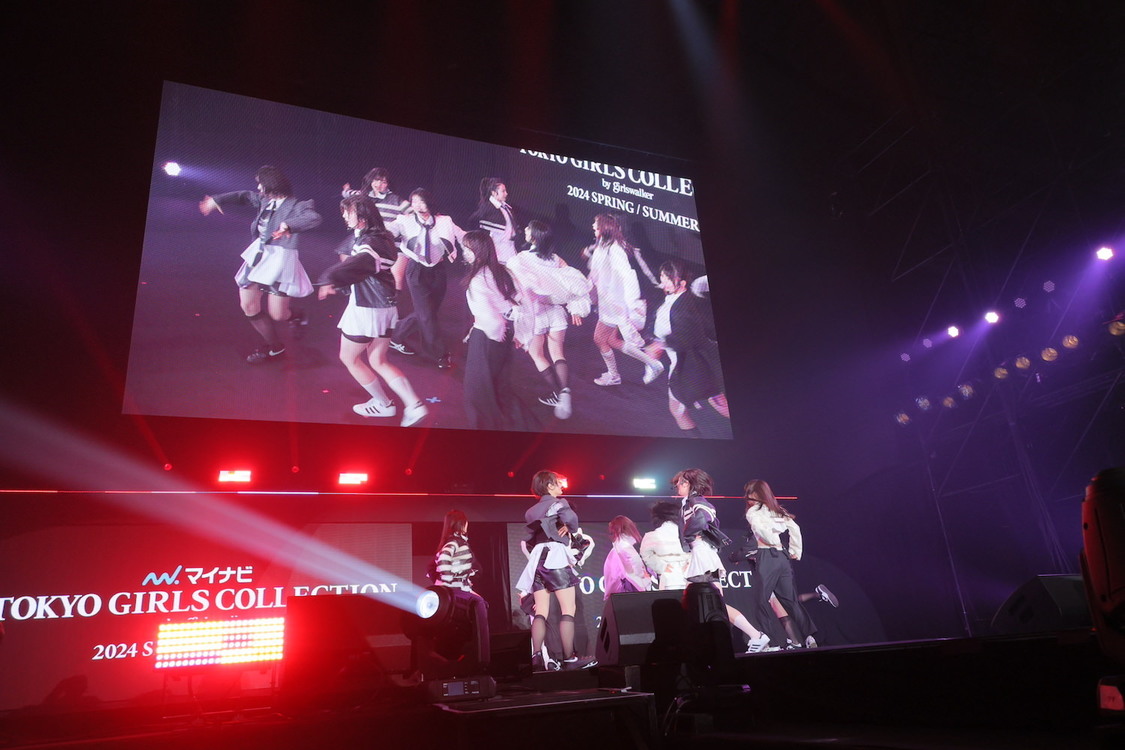 WHITE SCORPION＜第38回 マイナビ 東京ガールズコレクション 2024 SPRING/SUMMER＞国立代々木第一体育館（2024年3月2日／©マイナビ TOKYO GIRLS COLLECTION 2024 SPRING/SUMMER）