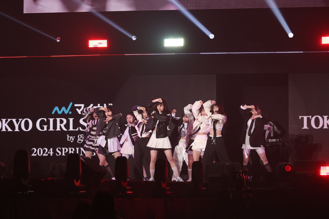WHITE SCORPION＜第38回 マイナビ 東京ガールズコレクション 2024 SPRING/SUMMER＞国立代々木第一体育館（2024年3月2日／©マイナビ TOKYO GIRLS COLLECTION 2024 SPRING/SUMMER）