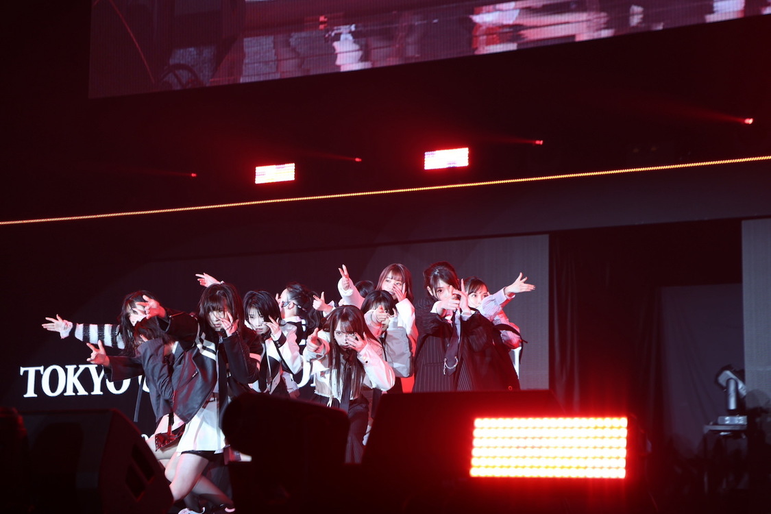 WHITE SCORPION＜第38回 マイナビ 東京ガールズコレクション 2024 SPRING/SUMMER＞国立代々木第一体育館（2024年3月2日／©マイナビ TOKYO GIRLS COLLECTION 2024 SPRING/SUMMER）