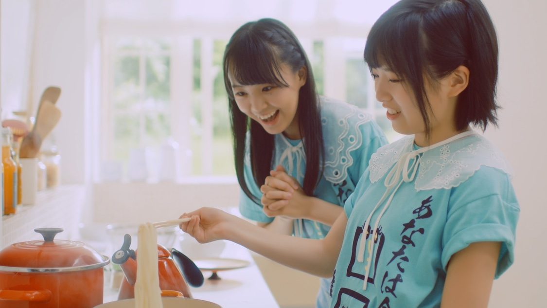 「海の色を知っているか？」MVより　©STU/KING RECORDS