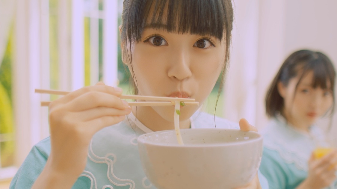 「海の色を知っているか？」MVより　©STU/KING RECORDS