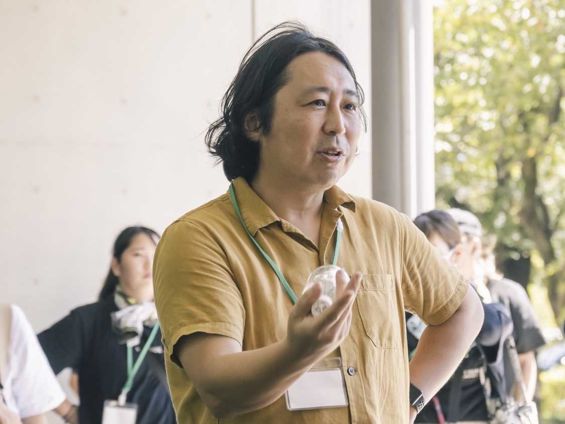 小林啓一監督（Ⓒ2024「新米記者トロッ子　私がやらねば誰がやる！」製作委員会）