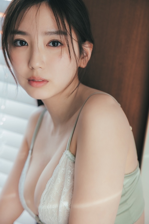 🍭 沢口愛華、新生活に心躍るグラビアを披露！ 『ヤングチャンピオン