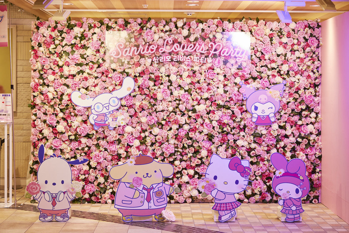 サンシャインシティB1『P2サンシャインシティ店』前スペースにフォトスポットが登場（© 2024 SANRIO CO.,LTD. 著作(株)サンリオ）