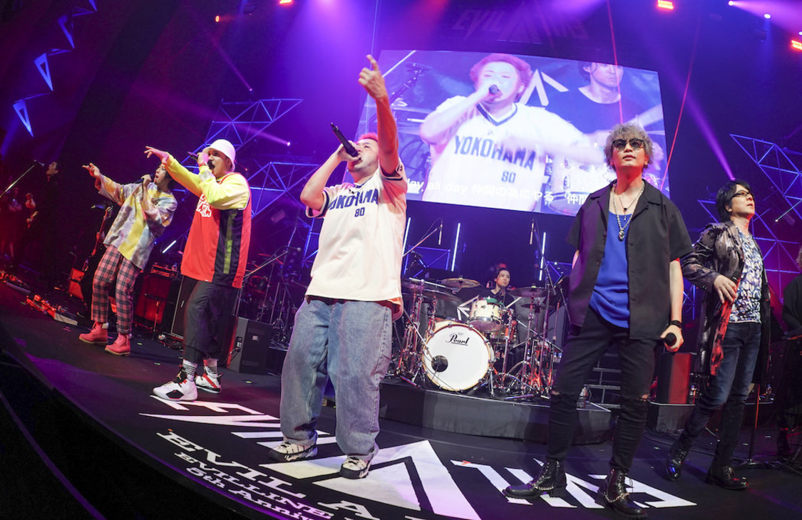 サイプレス上野とロベルト吉野×月蝕會議×The Dirty Dawg（from「ヒプノシスマイク -Division Rap Battle-」）｜＜EVIL LINE RECORDS 5th Anniversary FES.“EVIL A LIVE” 2019＞（写真提供：キングレコード）