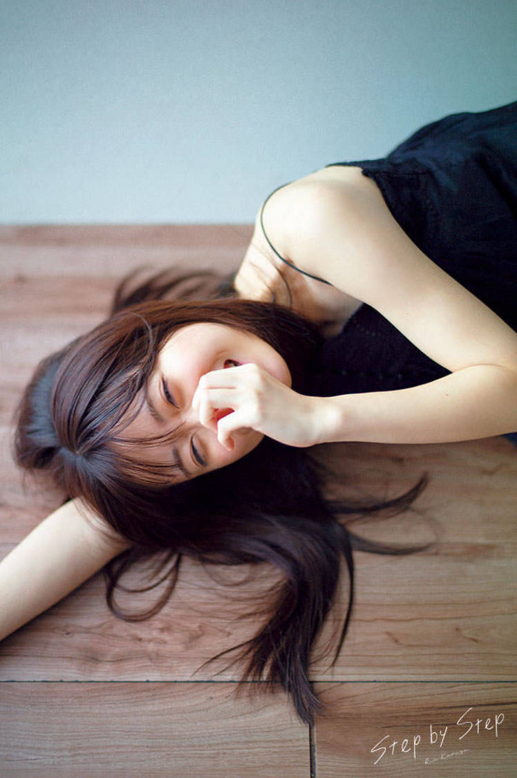 『来栖りん写真集 step by step』掲載カット（撮影：細居幸次郎）