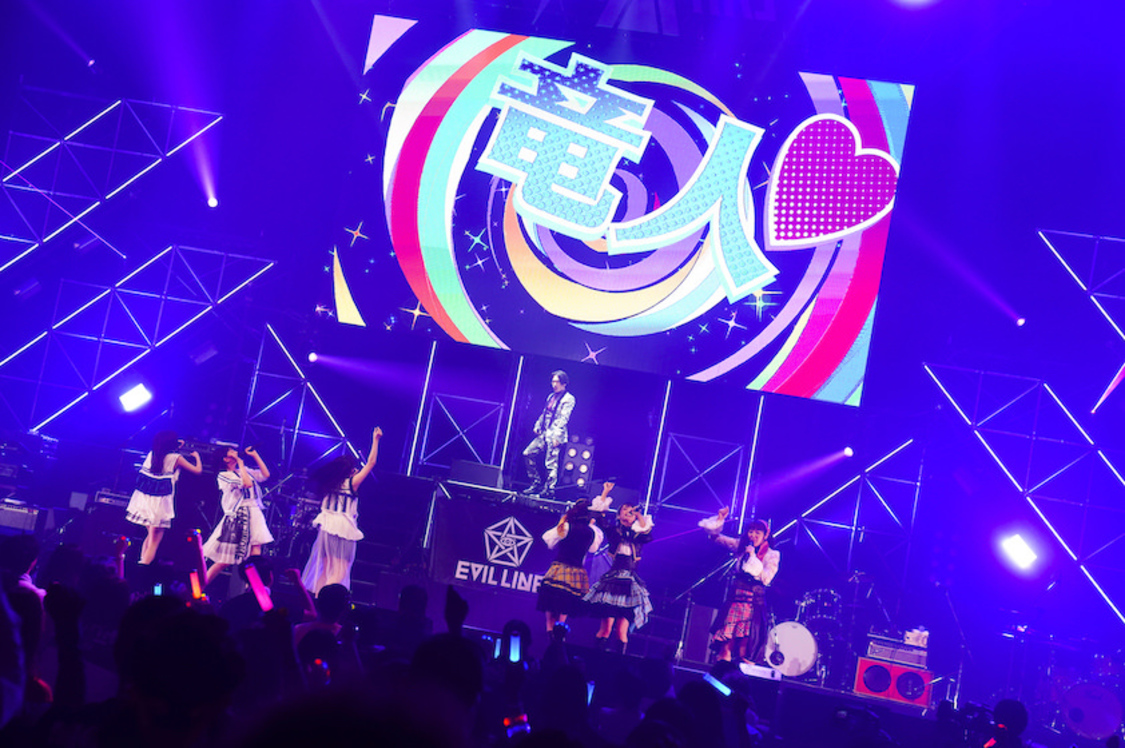 イヤホンズ×内藤るな・高井千帆・平瀬美里×清 竜人｜＜EVIL LINE RECORDS 5th Anniversary FES.“EVIL A LIVE” 2019＞（写真提供：キングレコード）