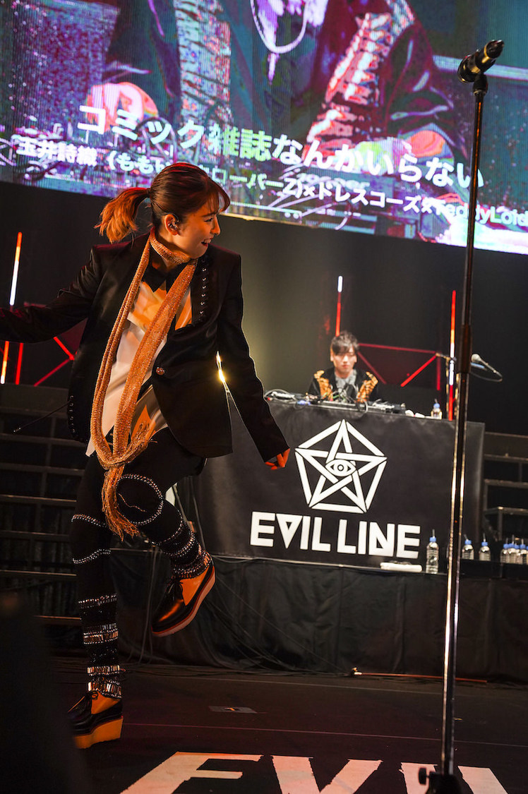 玉井詩織（ももいろクローバーZ）×ドレスコーズ×TeddyLoid｜＜EVIL LINE RECORDS 5th Anniversary FES.“EVIL A LIVE” 2019＞（写真提供：キングレコード）