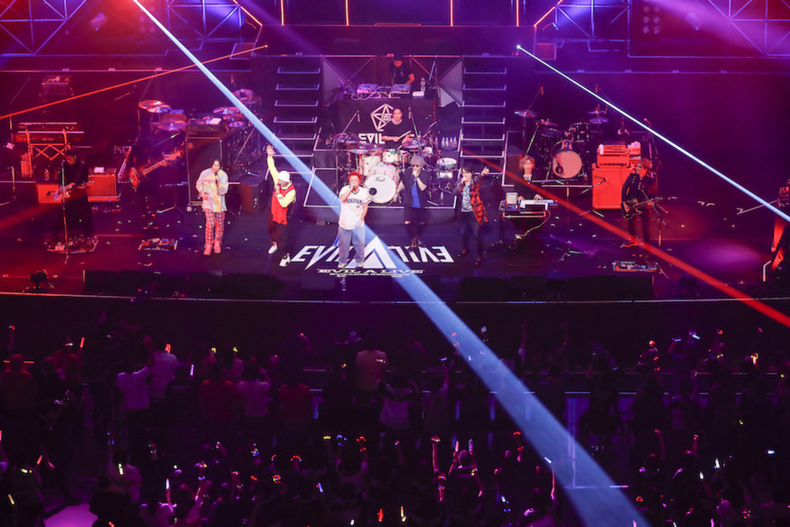 サイプレス上野とロベルト吉野×月蝕會議×The Dirty Dawg（from「ヒプノシスマイク -Division Rap Battle-」）｜＜EVIL LINE RECORDS 5th Anniversary FES.“EVIL A LIVE” 2019＞（写真提供：キングレコード）