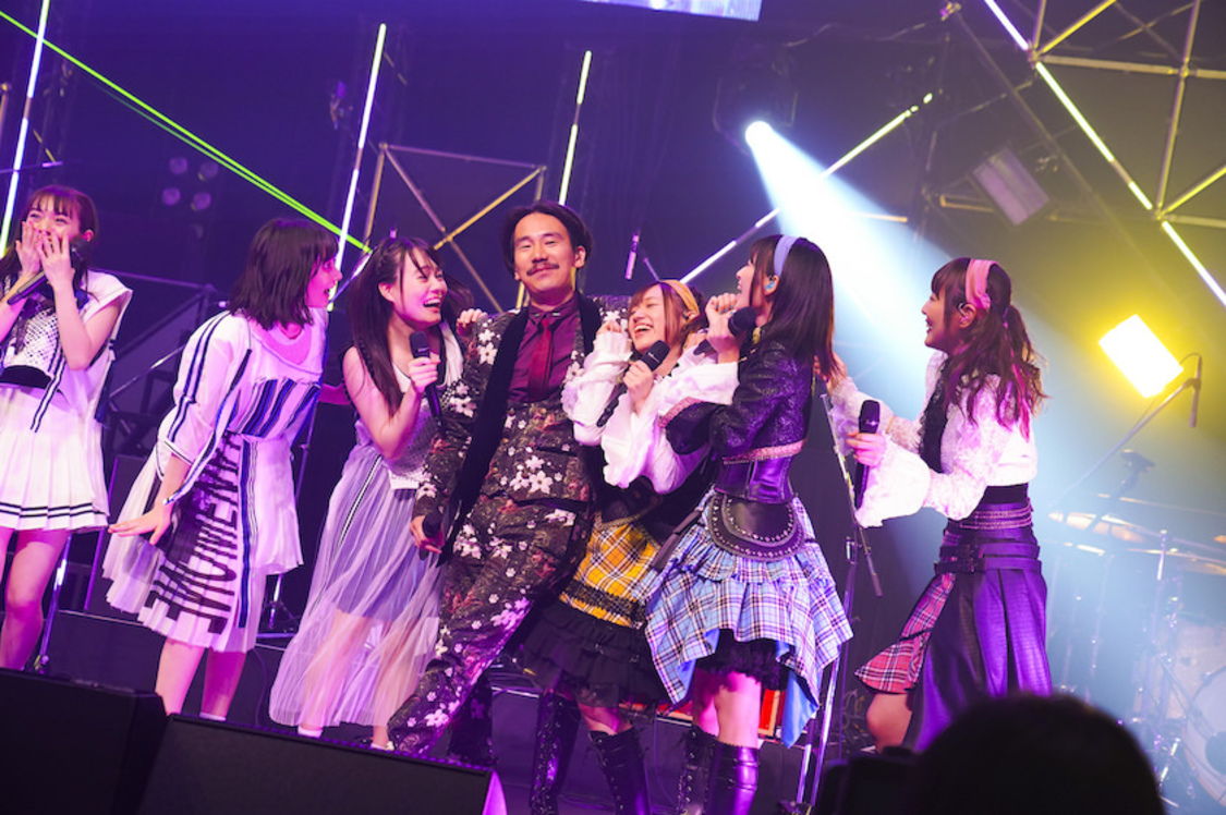 イヤホンズ×内藤るな・高井千帆・平瀬美里×清 竜人｜＜EVIL LINE RECORDS 5th Anniversary FES.“EVIL A LIVE” 2019＞（写真提供：キングレコード）