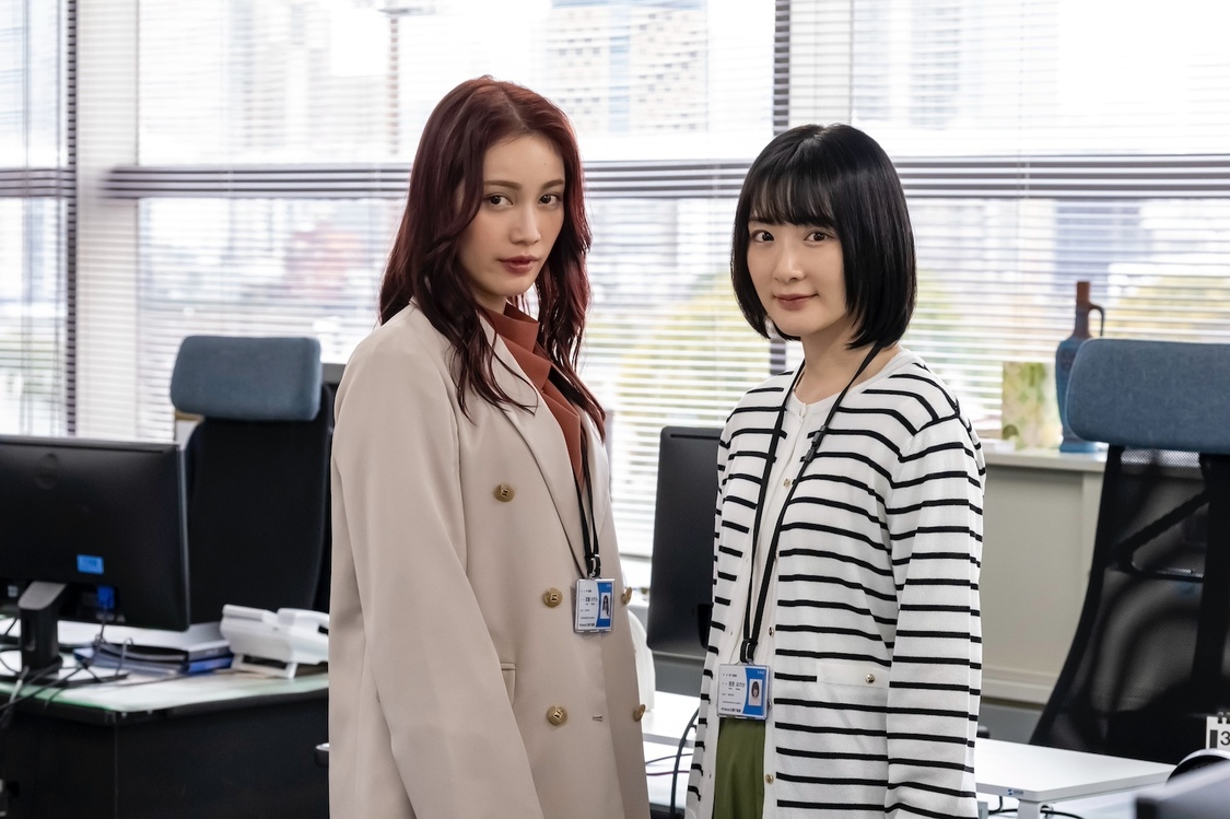 左から、中村ゆりか、生駒里奈