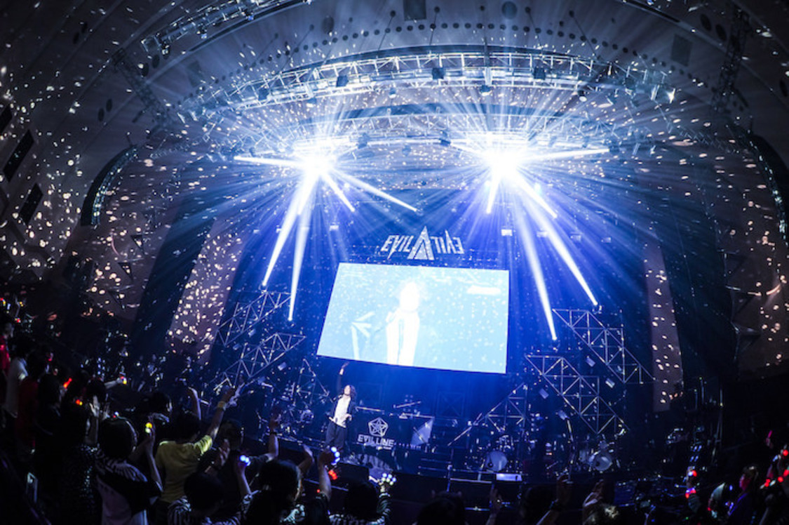 ドレスコーズ｜＜EVIL LINE RECORDS 5th Anniversary FES.“EVIL A LIVE” 2019＞（写真提供：キングレコード）