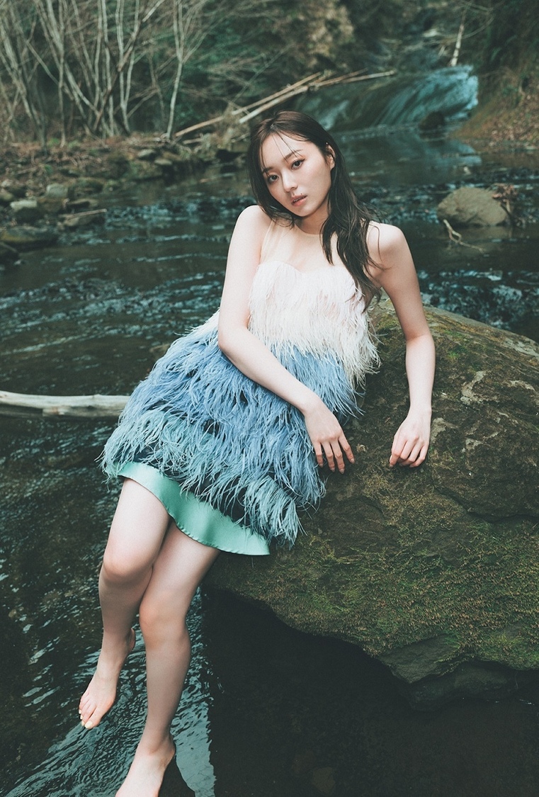 『B.L.T.2024年5月号』別冊付録：梅澤美波(乃木坂46） 両面超ビッグポスター（裏）