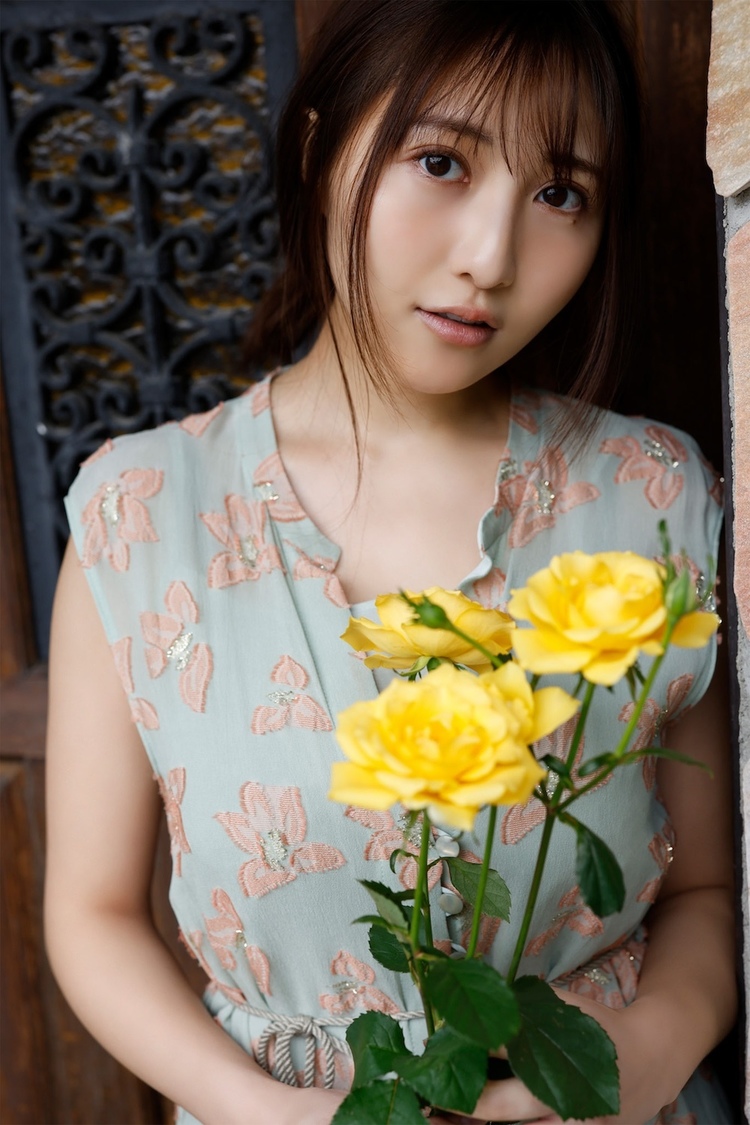 『SPA! グラビアン魂デジタル写真集 辻りりさ「儚げで美しい」』より