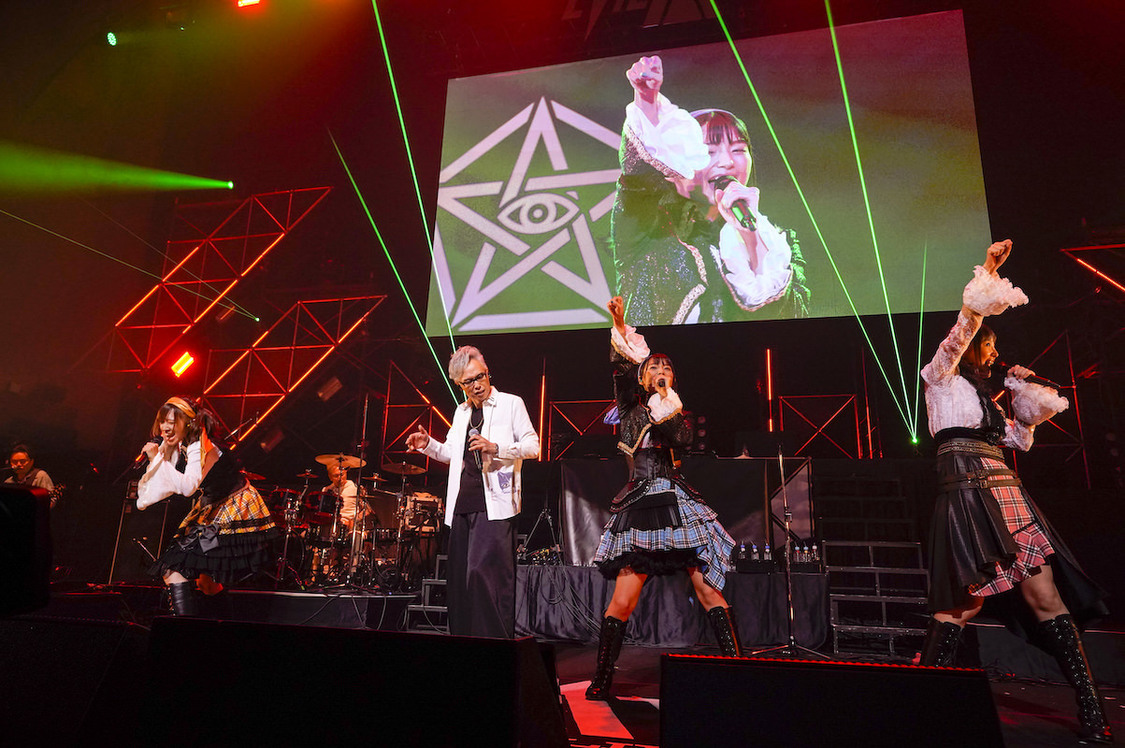 特撮 with イヤホンズ｜＜EVIL LINE RECORDS 5th Anniversary FES.“EVIL A LIVE” 2019＞（写真提供：キングレコード）