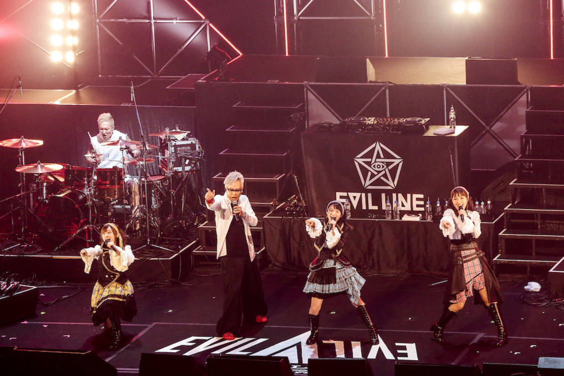 特撮 with イヤホンズ｜＜EVIL LINE RECORDS 5th Anniversary FES.“EVIL A LIVE” 2019＞（写真提供：キングレコード）