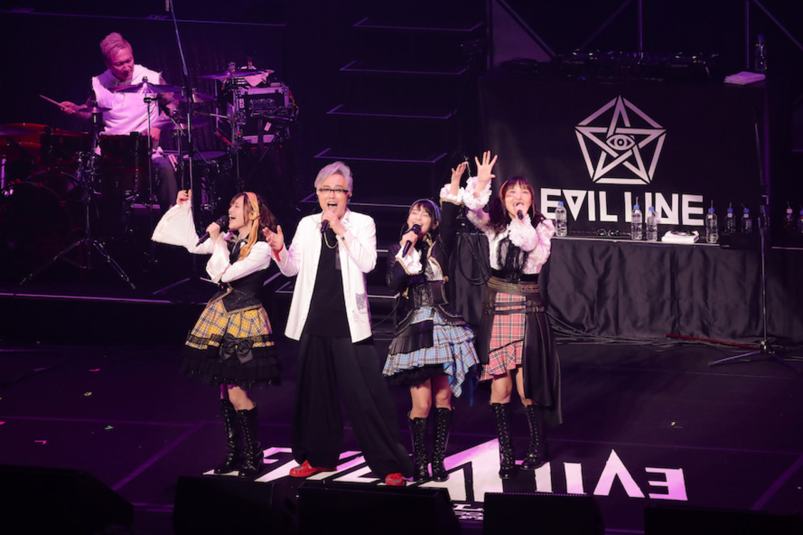 特撮 with イヤホンズ｜＜EVIL LINE RECORDS 5th Anniversary FES.“EVIL A LIVE” 2019＞（写真提供：キングレコード）