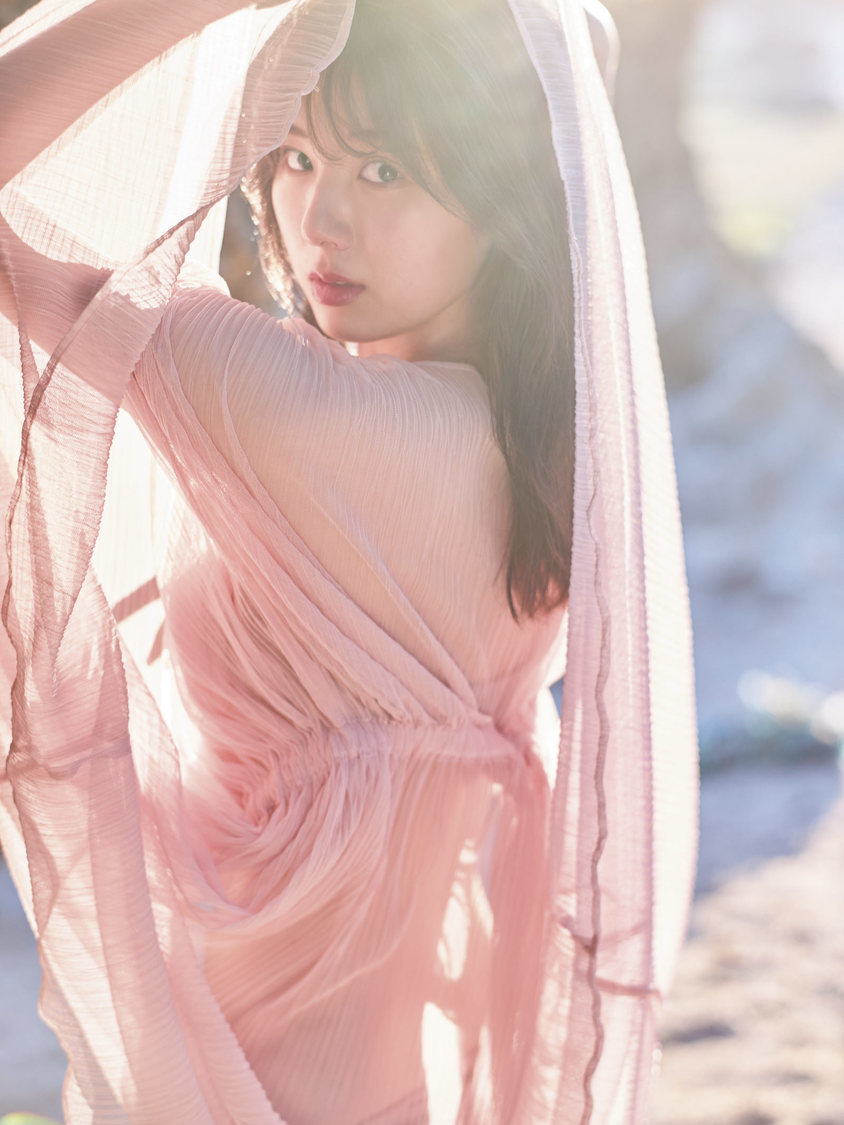 SKE48 菅原茉椰 1st写真集『シャッターチャンス』HMV限定カバー版裏表紙（撮影：藤原宏）