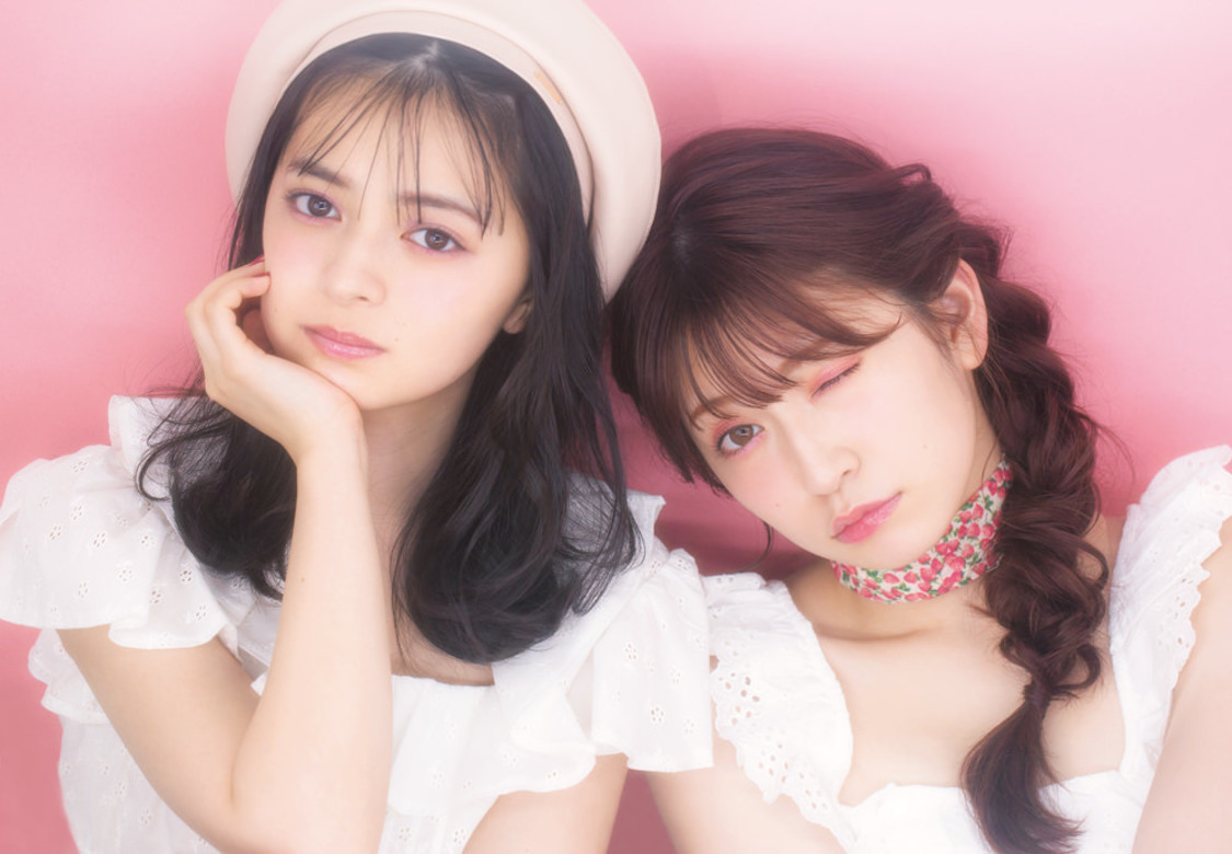 「Pink Make」左：上國料萌衣 右：吉田朱里