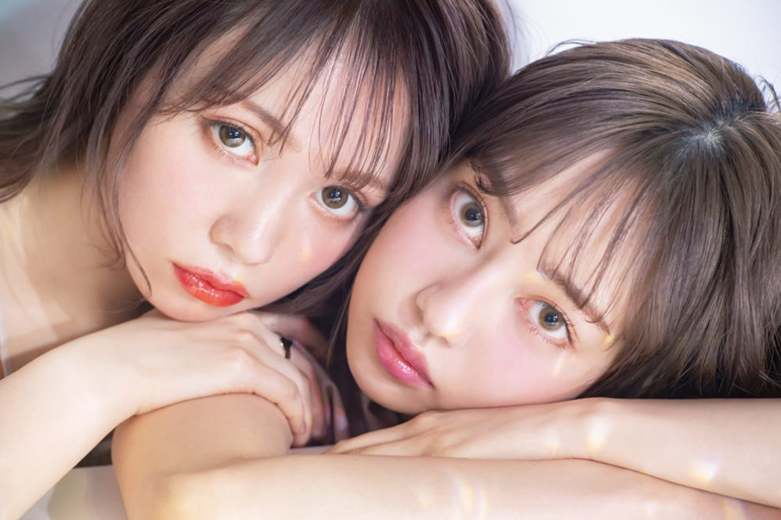 「Lip & Cheek」左：黒瀧まりあ 右：中村里砂