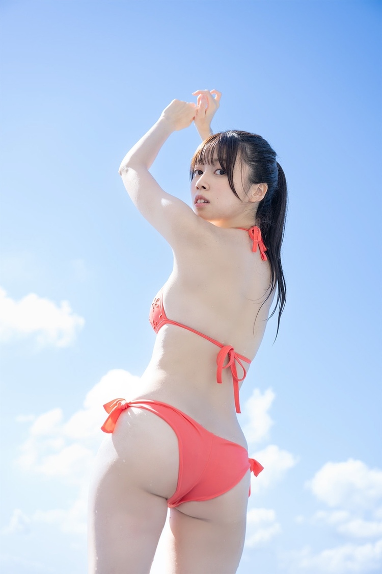 『SPA!デジタル写真集　萌花「アンニュイフェイスの正統派美女」』誌面カット