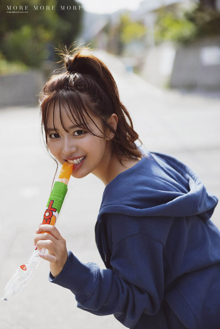 『井口裕香 写真集 MORE MORE MORE』掲載カット（撮影：倉本侑磨）