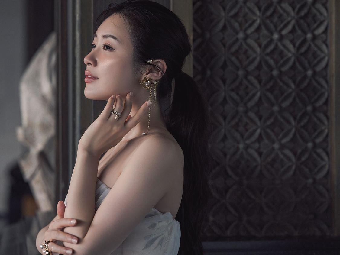 高山一実『ゼクシィ海外ウエディング 2024Summer&Autumn』アザーカット