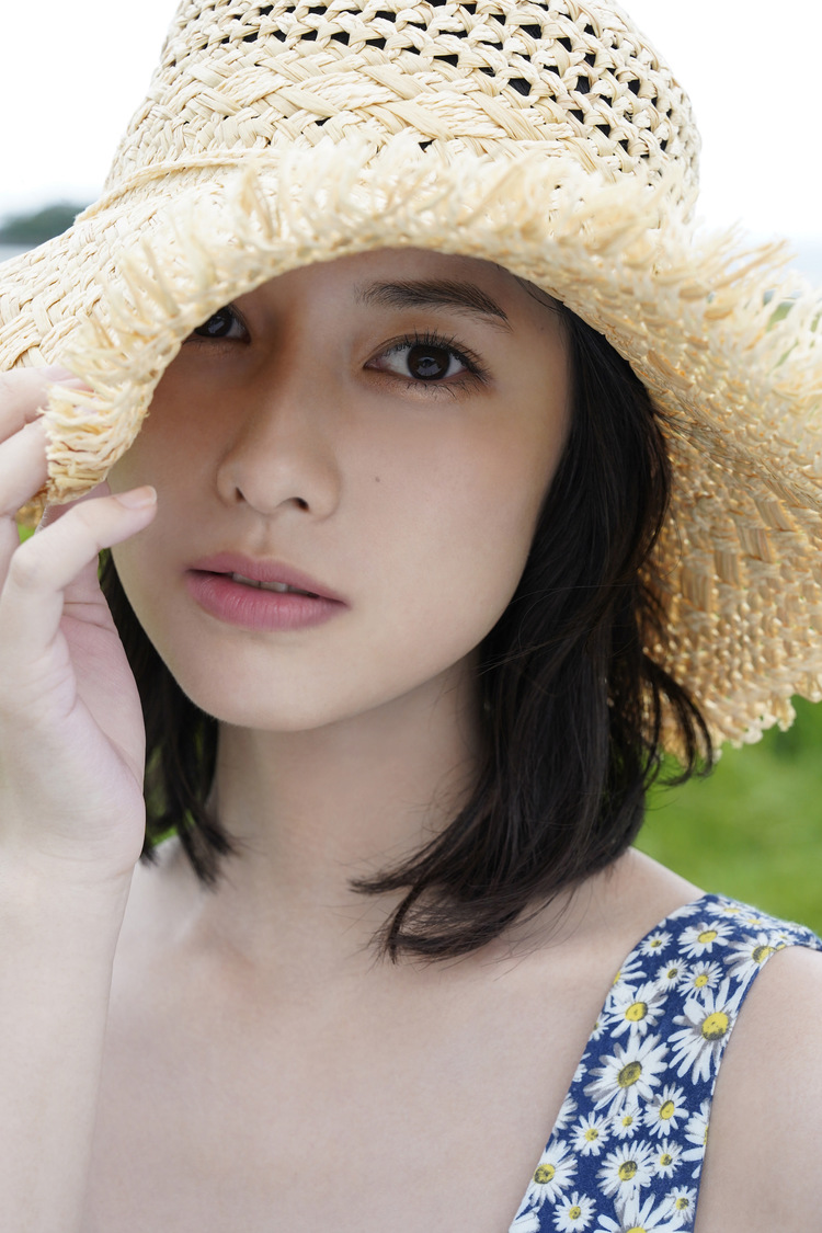 玉田志織2nd写真集『as is』アザーカット（© LUCKMAN／小学館）