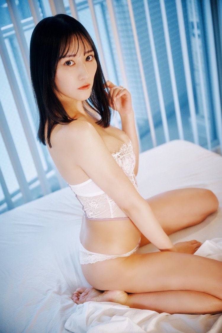 川瀬もえ『BRODY』アザーカット（撮影：岡本武志）