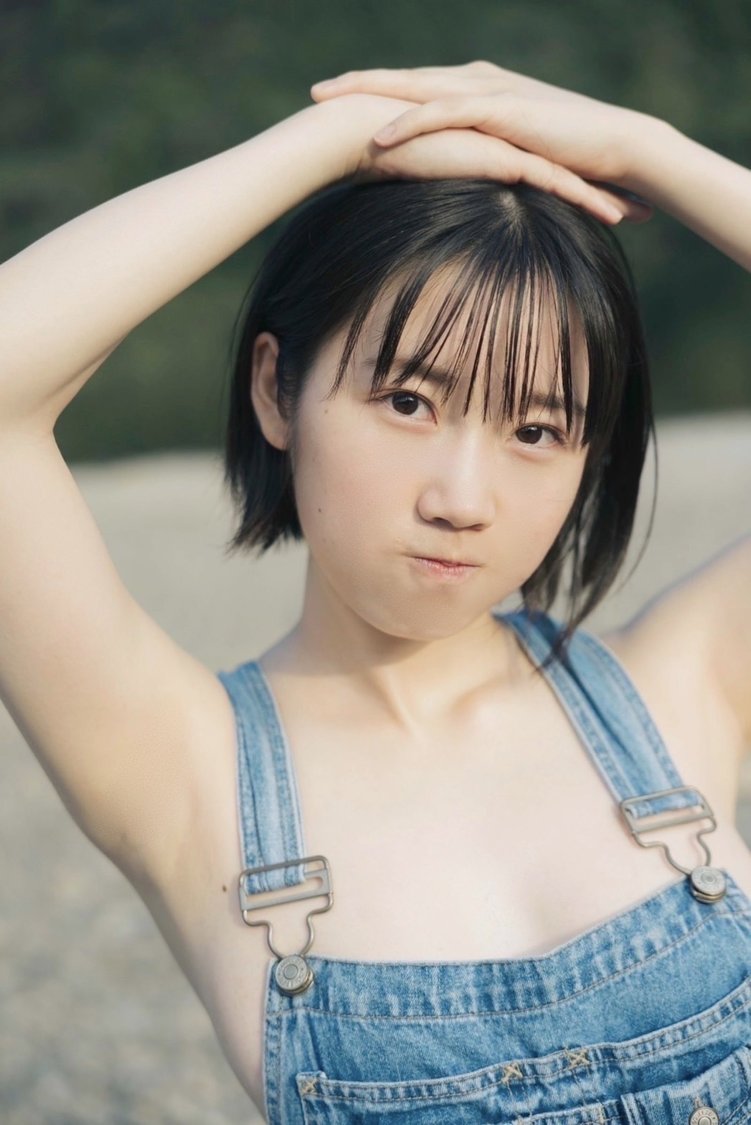 『甲斐心愛1st写真集　心の空』（©KADOKAWA／写真：カノウリョウマ）