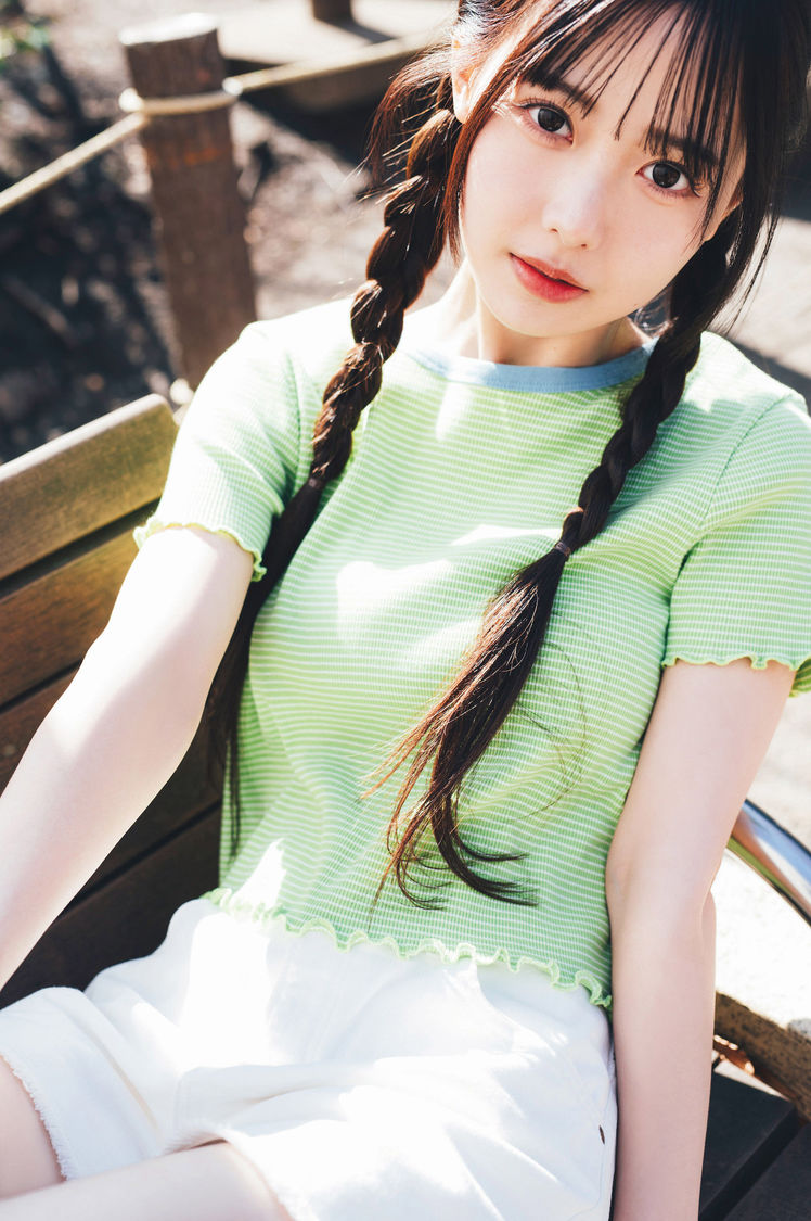 松本ももな『WHITE graph 011』（撮影：田形千紘）