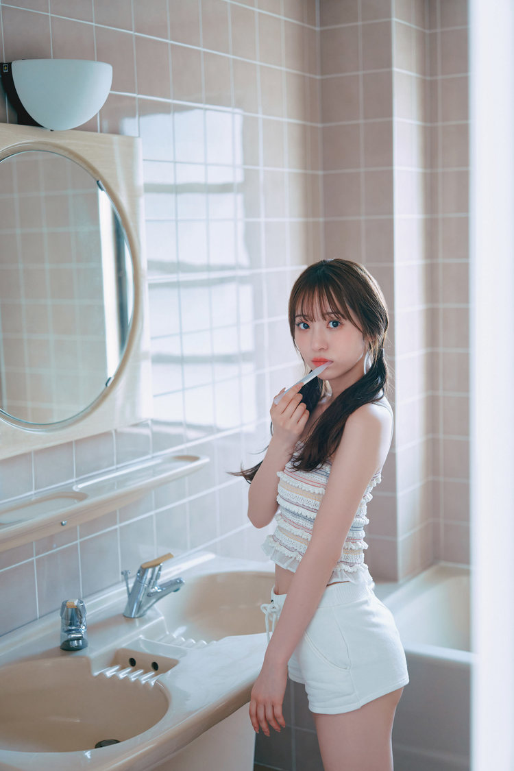 かとゆり『WHITE graph 011』（撮影：藤原宏）