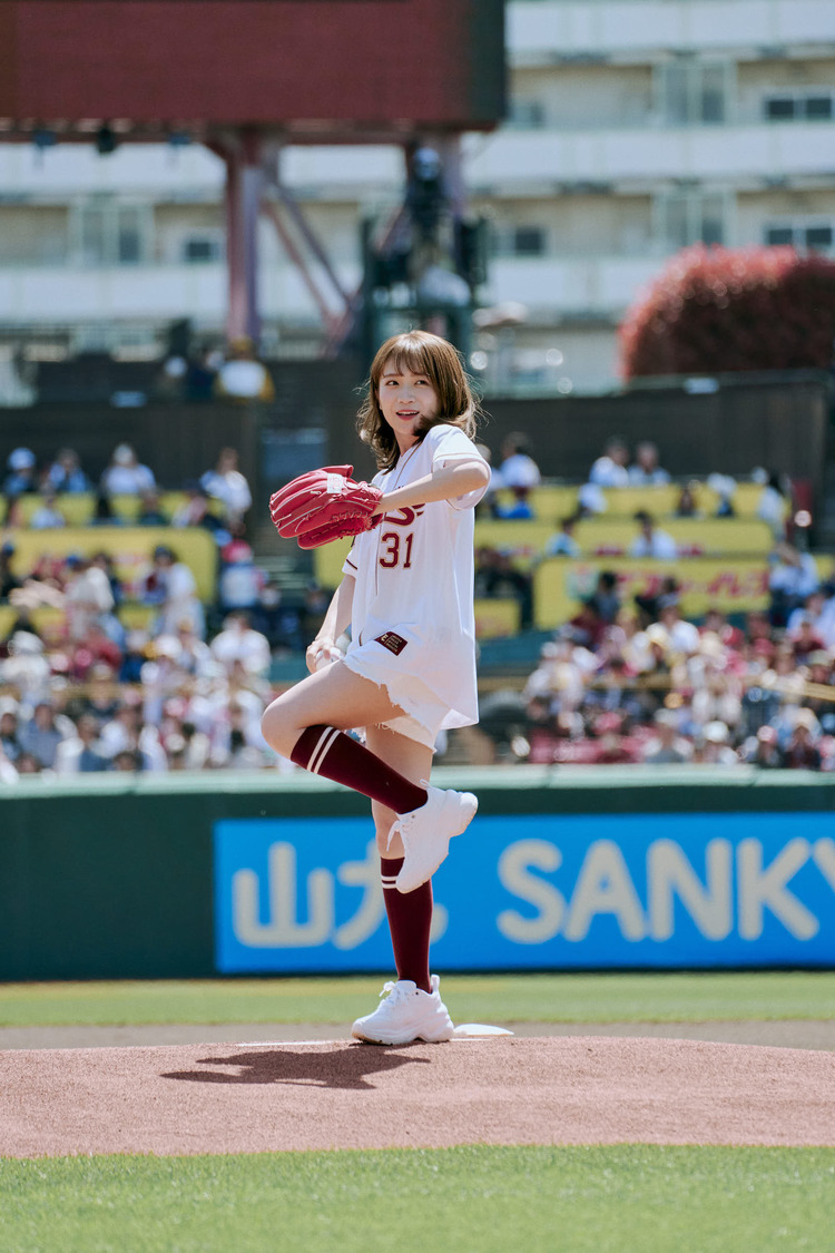 秋元真夏 東北楽天ゴールデンイーグルス対千葉ロッテ戦＜アサヒスーパードライデー＞始球式（2024年5月3日）