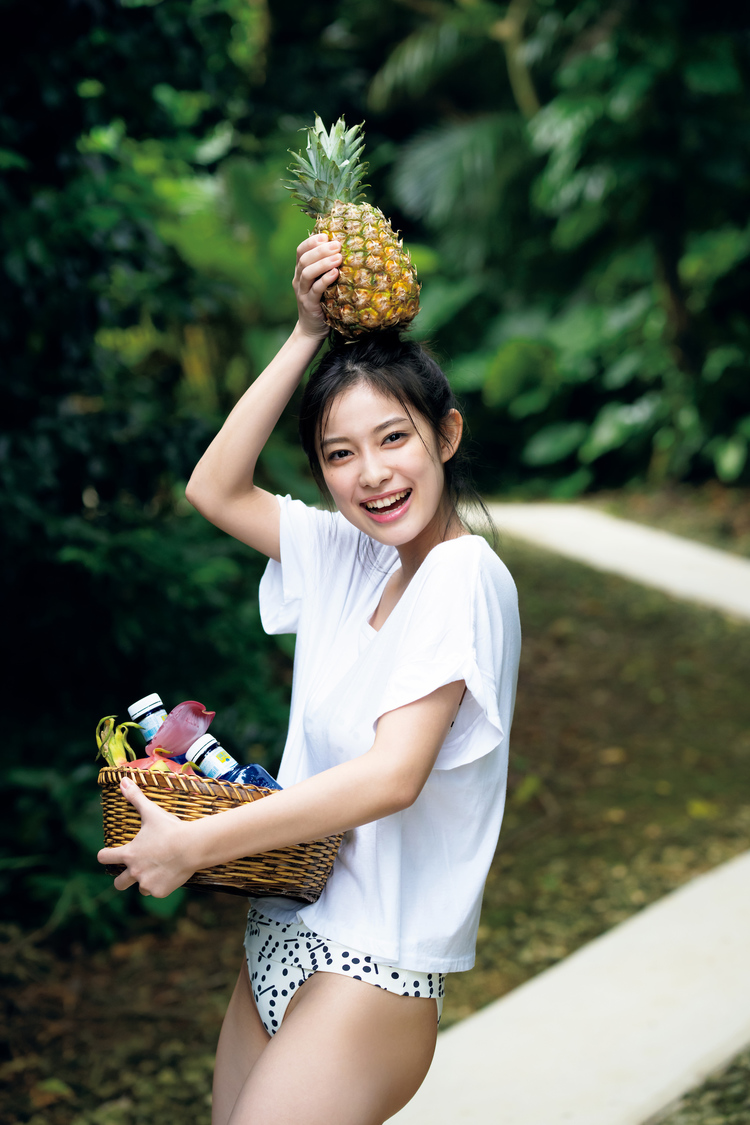 玉田志織2nd写真集『as is』（©LUCKMAN／小学館）