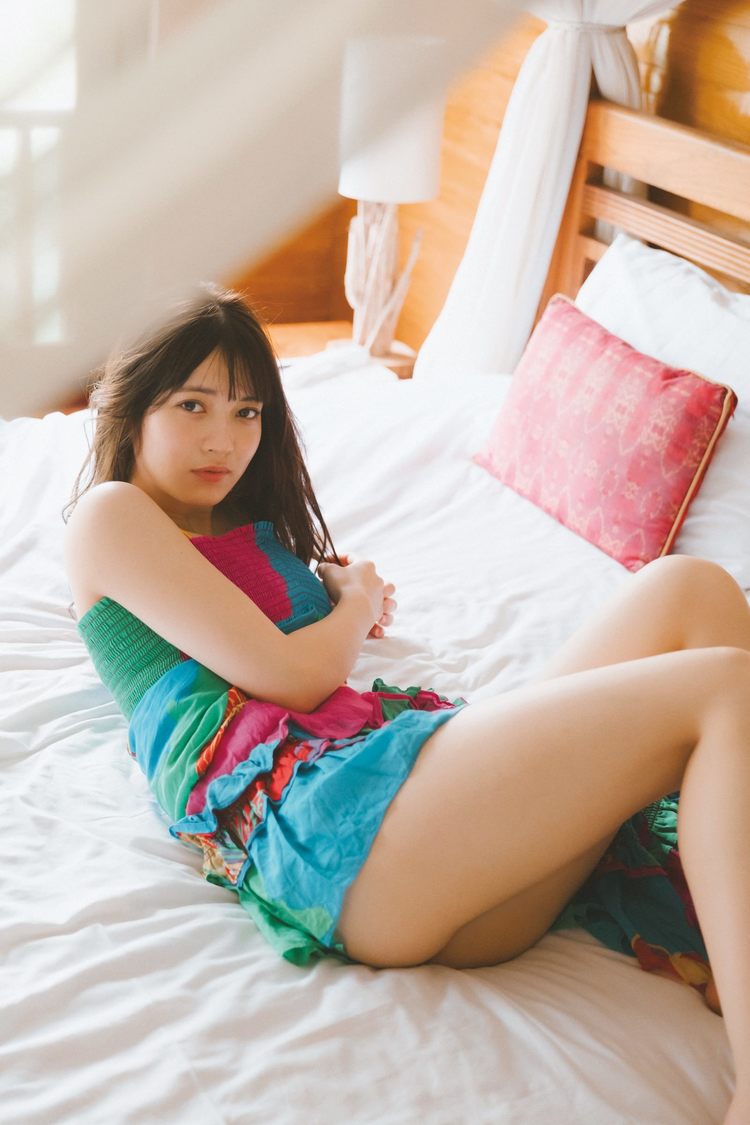 『黒嵜菜々子1st写真集　おとななこ。おさななこ。』