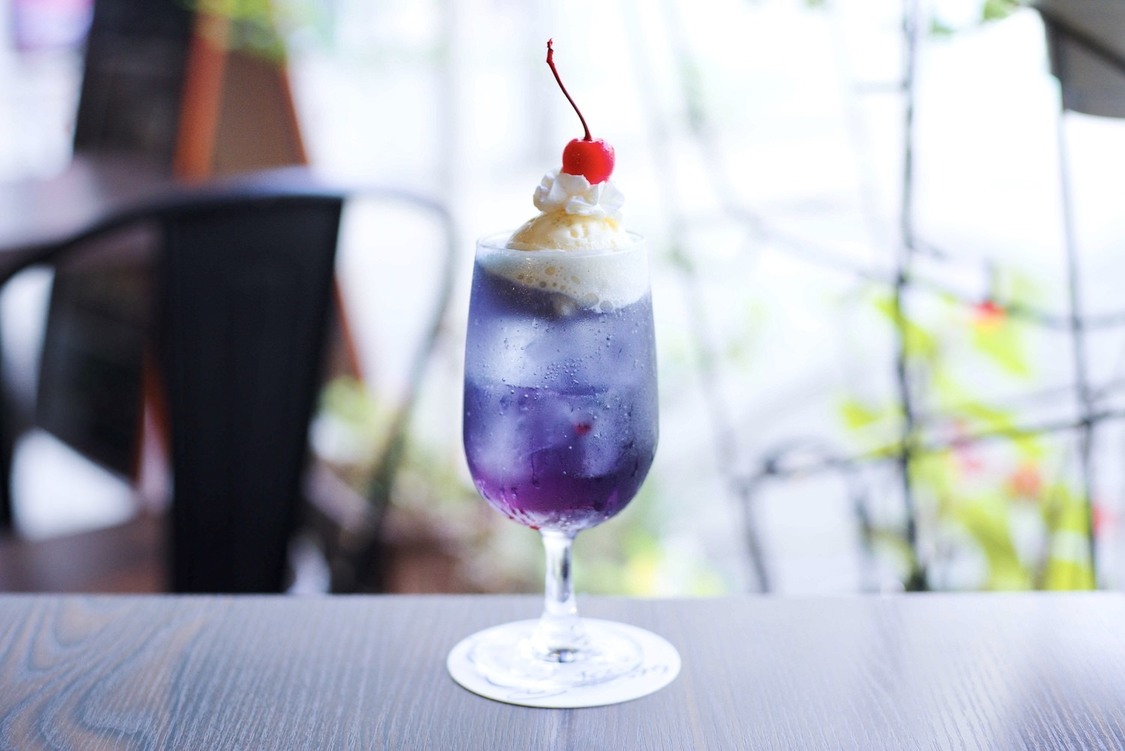 紫色：さくらんぼのクリームソーダ（椋本真叶イメージ）