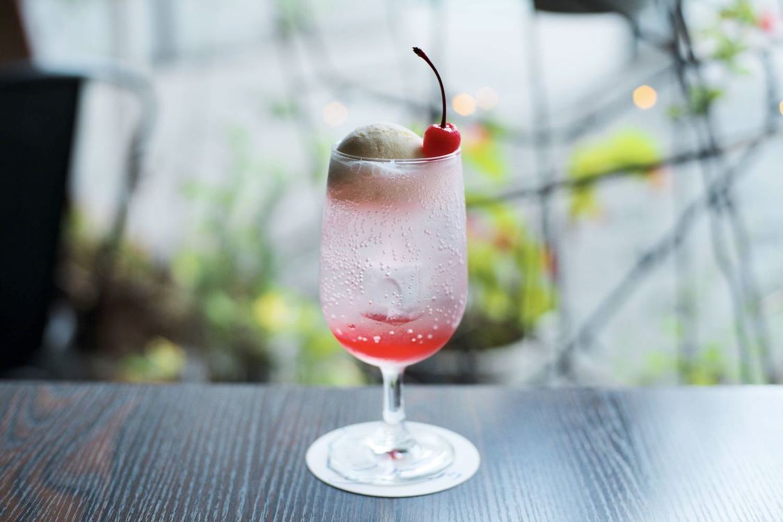 赤色：夏の杏仁クリームソーダ（成瀬ゆゆかイメージ）