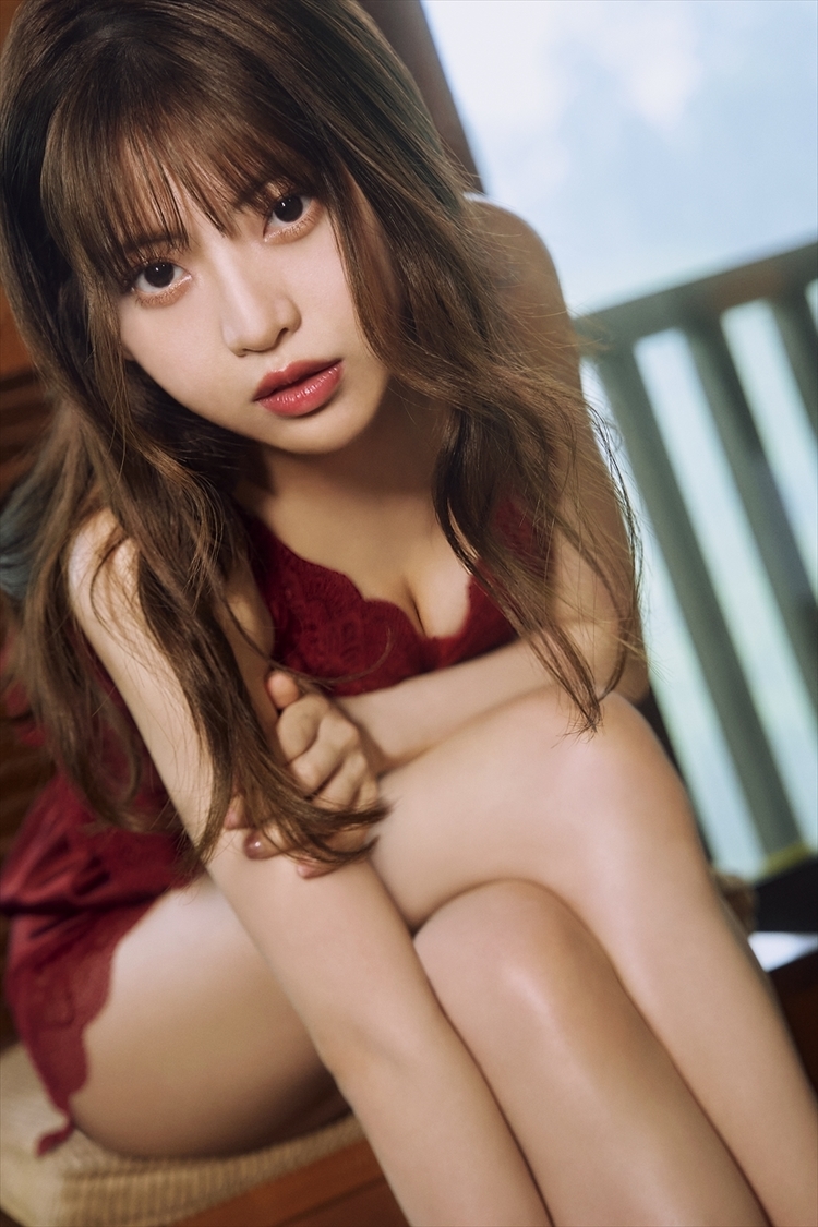 『真楪伶 1st写真集 奇跡と出会った瞬間』先行カット（(C)KADOKAWA (C)ILLUMINUS/CANVAS PHOTO/ You Ishii）