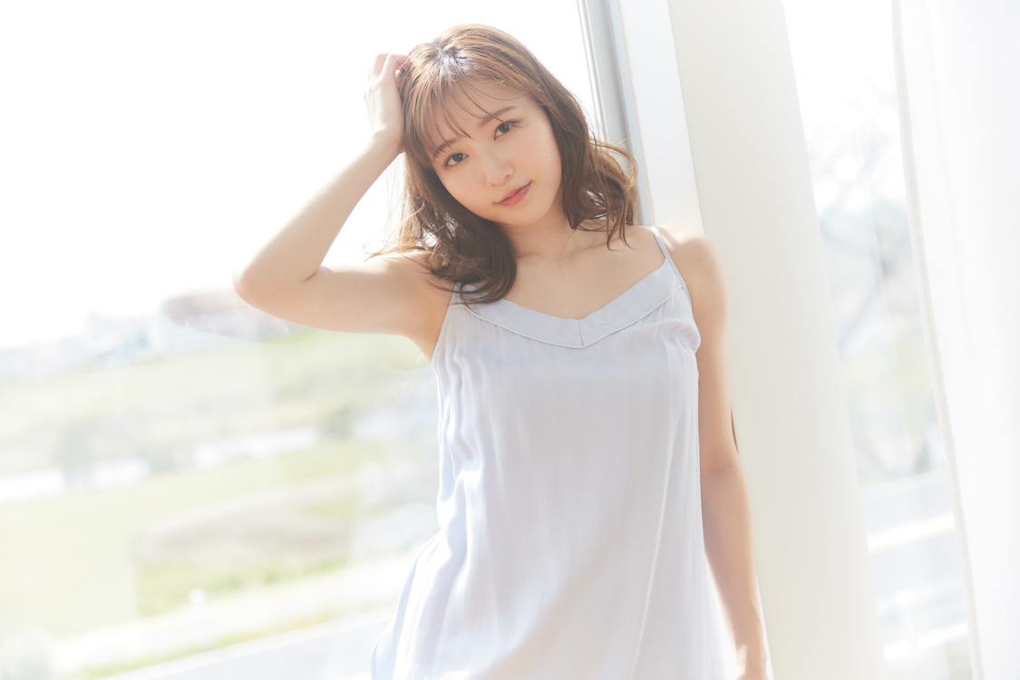 青山なぎさ（©️光文社／週刊FLASH  撮影：佐々木大輔（SIGNO））