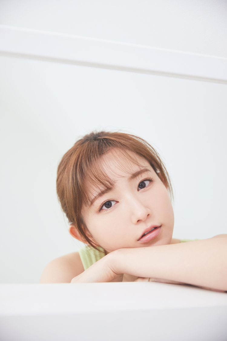 青山なぎさ（©️光文社／週刊FLASH  撮影：佐々木大輔（SIGNO））