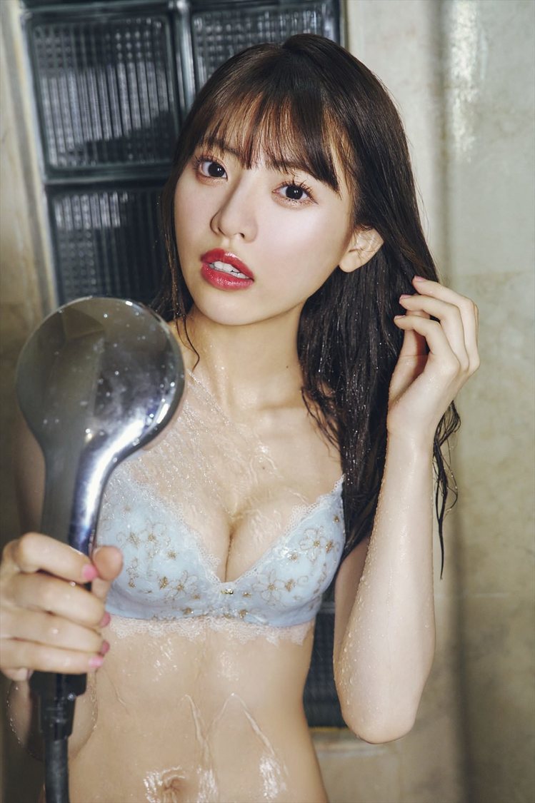 『真楪伶 1st写真集 奇跡と出会った瞬間』先行カット（(C)KADOKAWA (C)ILLUMINUS/CANVAS PHOTO/ You Ishii）