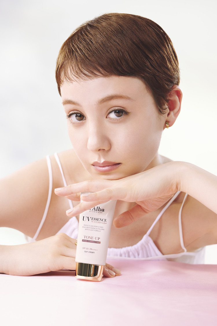 トリンドル玲奈『ダルバ（d’Alba）』