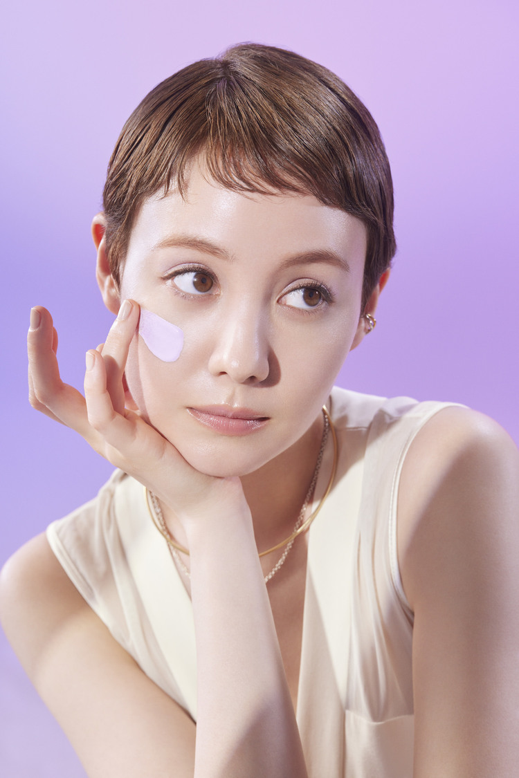 トリンドル玲奈『ダルバ（d’Alba）』