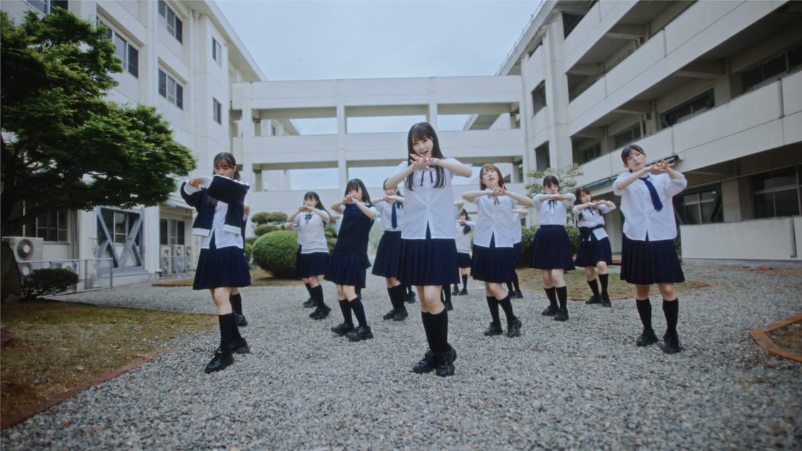 「愛の重さ」MV場面写真（©︎STU／KING RECORDS）