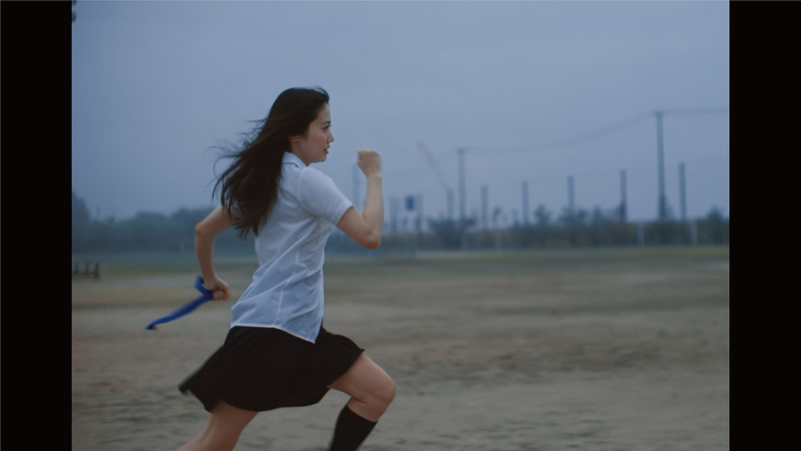 「愛の重さ」MV場面写真（©︎STU／KING RECORDS）