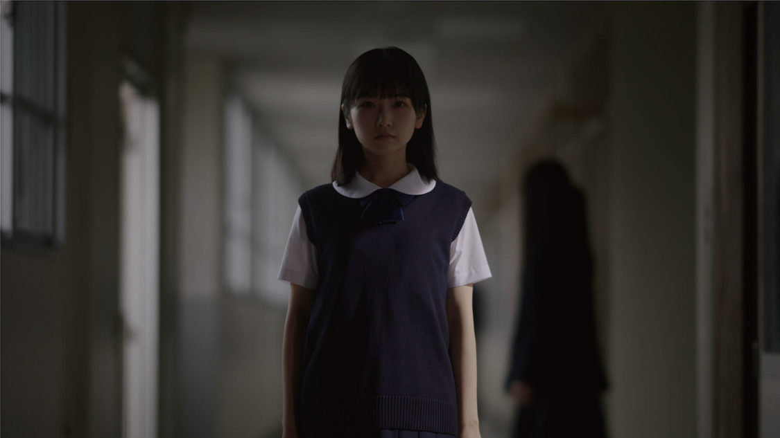 「愛の重さ」MV場面写真（©︎STU／KING RECORDS）