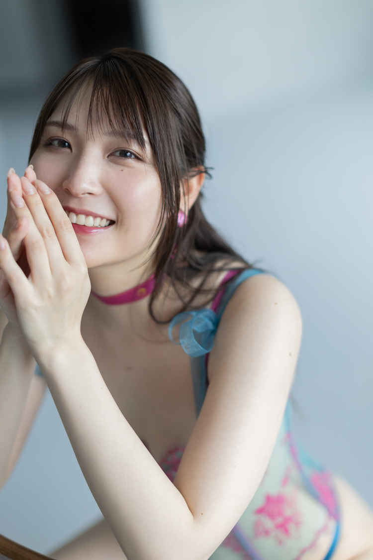 『あまつまりな写真集　Lace up』（撮影：西條彰仁）