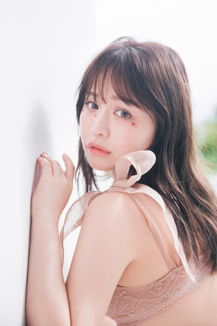 『ゆうこす写真集 チャーミング』（(C)桑島 智輝/講談社）