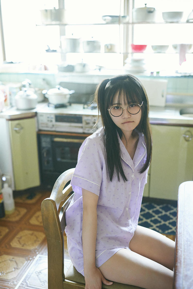 STU48 中村舞 1st写真集『タイトル未定』先行カット第1弾（(C)熊木優／宝島社）